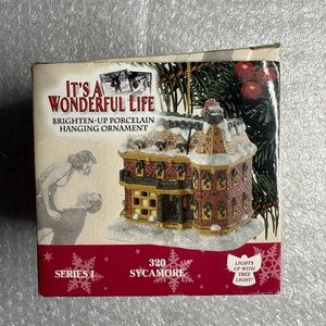 Enesco "It's A Wonderful Life" Illuminated Village 320 Sycamore House ornament